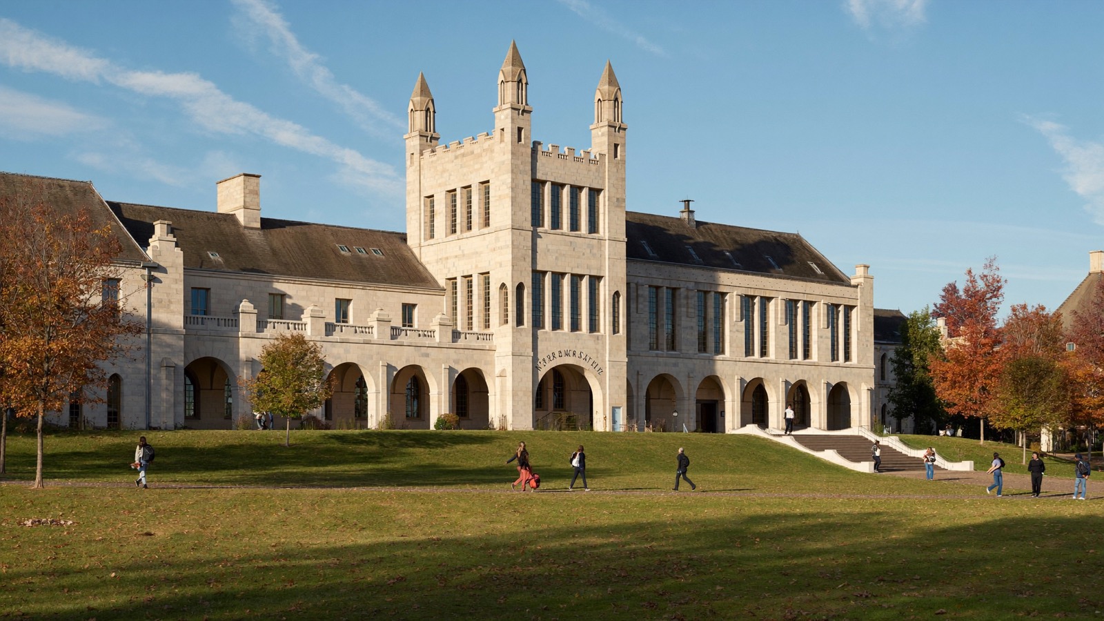 Your Admissions Guide to Queen's Commerce (2026)